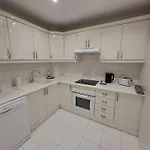 Luminous In Playas Del Duque , Puerto Banus By Holidays & Apartamento