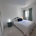 Luminous In Playas Del Duque , Puerto Banus By Holidays & Apartamento