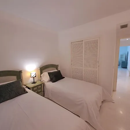 Luminous In Playas Del Duque , Puerto Banus By Holidays & Apartment *