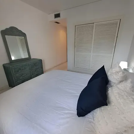 Luminous In Playas Del Duque , Puerto Banus By Holidays & *