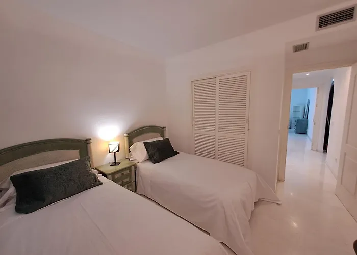 Luminous In Playas Del Duque , Puerto Banus By Holidays & דירה *
