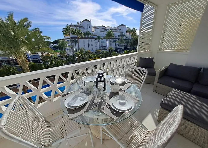 Luminous In Playas Del Duque , Puerto Banus By Holidays & דירה