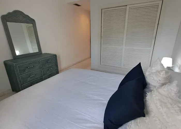 Luminous In Playas Del Duque , Puerto Banus By Holidays & *